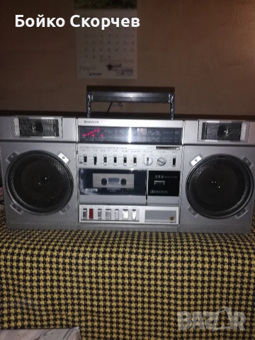 Радиокасетофон Hitachi.