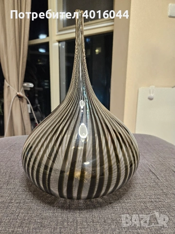 Стилна стъклена ваза Kare с черни мотиви