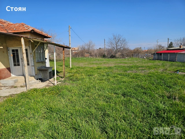Полумасивна къща + стопанска постройка в 1824 кв.м парцел, снимка 3 - Къщи - 53822180