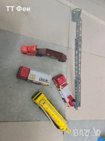 Лот от метални колички и камиони Maisto, Hotweels и други марки, снимка 7 - Коли, камиони, мотори, писти - 52512309