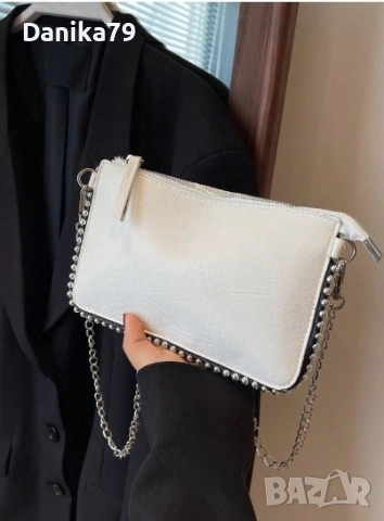 Малка бяла чанта
