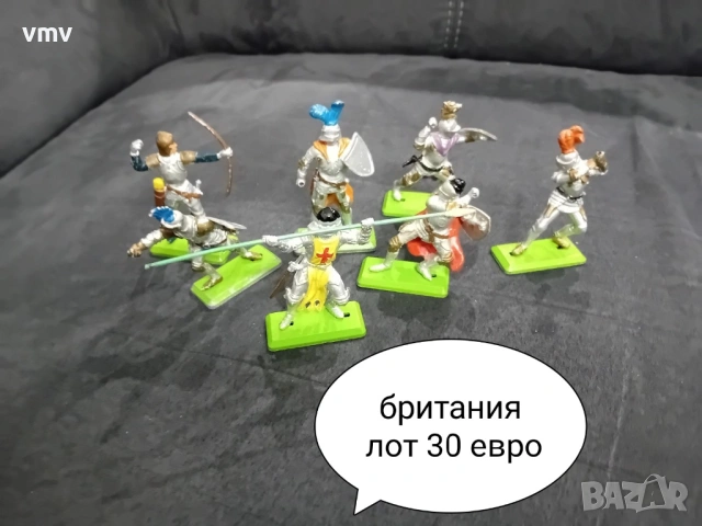 Много лотове войници