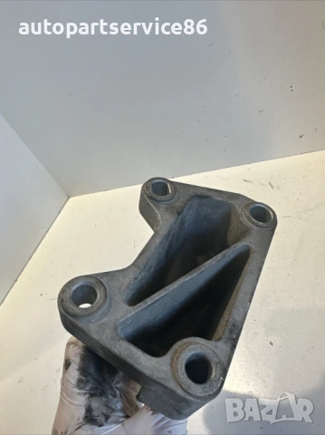 Десен държач на скоба за двигател за Jeep Grand Cherokee 3.0 Crd (2012) 52124990AC , снимка 2 - Части - 53512387
