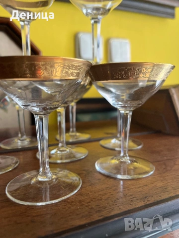 Обожавам ги 🥰 Бонбонски кристални чаши с любима форма и широк,гравиран златен кант и във вътрешност, снимка 3 - Чаши - 53742606