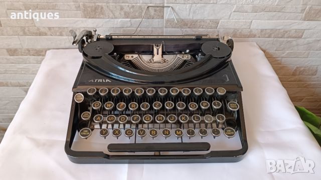 Стара пишеща машина PATRIA - Swiss Made - 1936 годинаа, снимка 1 - Антикварни и старинни предмети - 46239961