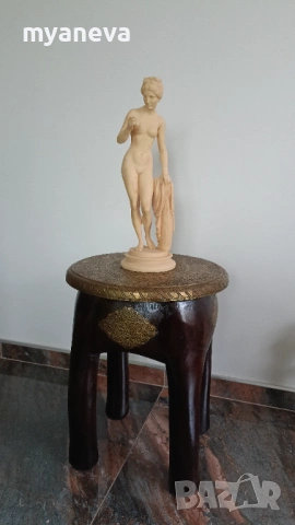 „Афродита с ябълка“ , богиня на любовта, красотата, удоволствието ., снимка 2 - Статуетки - 54221432