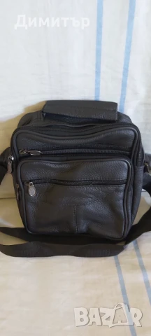 Продавам мъжка черна чанта от естествена кожа с пет отделения с цип размери 22на118на8сантиметра., снимка 1