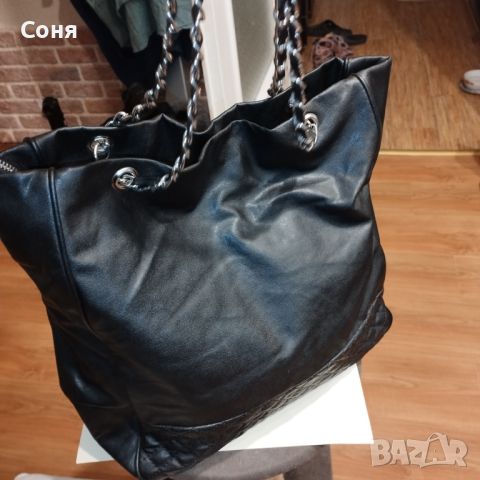 Дамска чанта в черно, кожена с  дръжки  тип верижки, снимка 8 - Чанти - 46474890