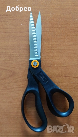 Fiskars : Практически нова ножица 21см, Точило и нож 22см ползвани, снимка 2 - Ножове - 52573299