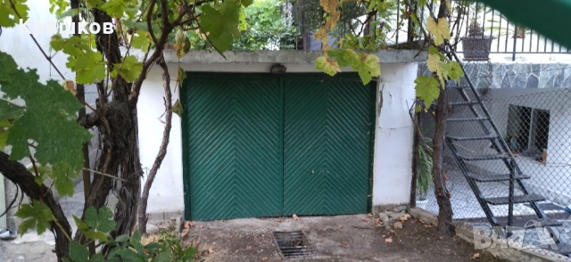 Гараж и 2 открити паркоместа под наем до супермаркет "Фантастико"