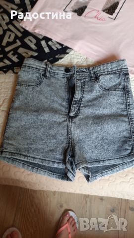 Комплект къси дънкови панталонки и две блузки размер 152, снимка 2 - Детски комплекти - 46186364
