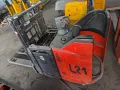 Електрическа палетна количка ( стакер ) LINDE L12L SP  , снимка 2