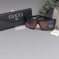 слънчеви очила с кутия на марката и кърпичка на едро , снимка 6 - Слънчеви и диоптрични очила - 45042082