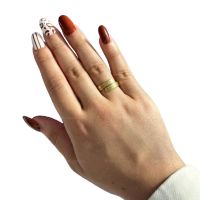 Златист дамски пръстен от медицинска стомана с камък и гравирани декорации, снимка 1 - Пръстени - 45454862