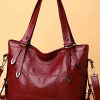Дамска ежедневна голяма чанта в черно или бордо, снимка 1 - Чанти - 45490031