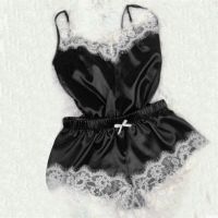 Елегантна дамска пижама – топ, къси панталонки и сатениран аксесоар. Цветове - чисто черен/черен, че, снимка 16 - Пижами - 45718034