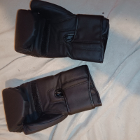 Продавам Чисто нови Боксови ръкавици , снимка 2 - Бокс - 44977133