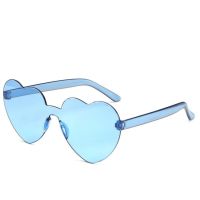 Водоустойчиви дамски очила подходящи за плаж и стъкла във формата на сърца : Цвят > Червен, снимка 1 - Слънчеви и диоптрични очила - 45797189