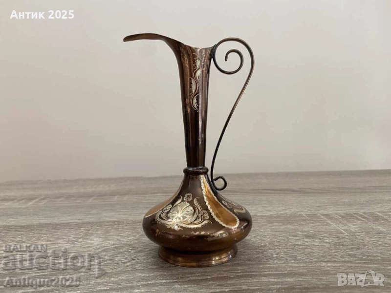 Елегантен винтидж бронзов кана с орнаментирана декорация, снимка 1