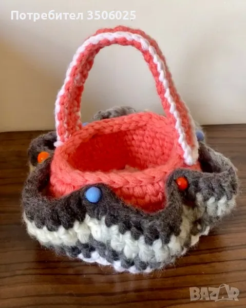 Продавам ръчно плетена кошница за великден , снимка 1
