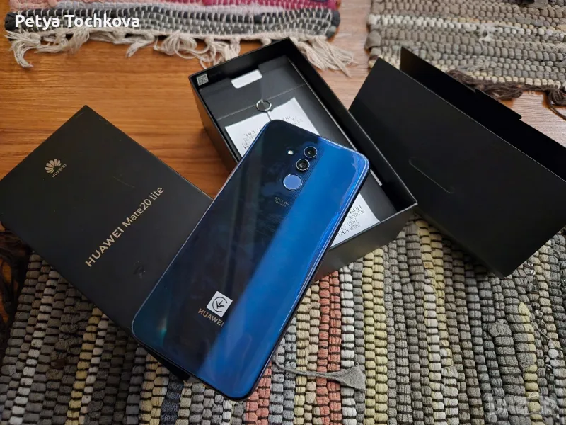 Телефон Huawei 20 lite, снимка 1