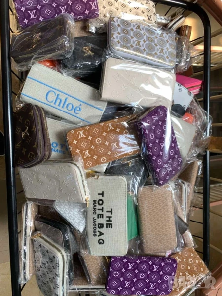 портмонета louis vuitton chloe barbie the tote bag marc jacobs Michael kors , снимка 1