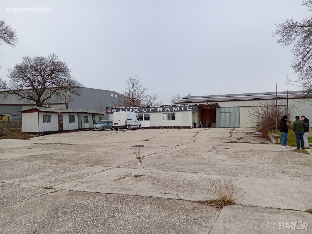 Свободен терен за паркинг, или търговски цели, снимка 1