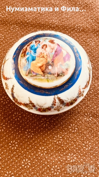 Изящна порцеланова кутия с позлата за бижута, снимка 1