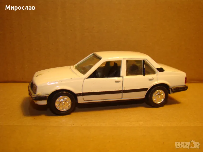 1:43 GAMA OPEL ASCONA КОЛИЧКА ИГРАЧКА МОДЕЛ, снимка 1