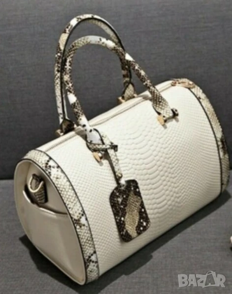 Дамска чанта с декорация от бяла змийска кожа, снимка 1