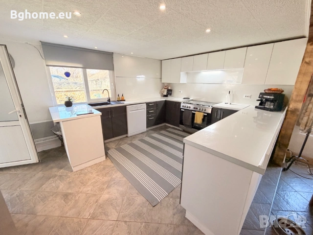 Двуетажна къща с голям двор и басейн в с. Равнец | 2447 кв.м двор | обзаведена, снимка 8 - Къщи - 53839873