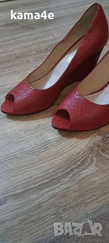 Нови червени обувки естествена кожа