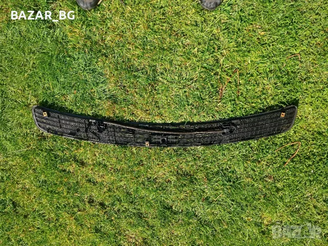 Решетка в преден капак за Mercedes w203, снимка 2 - Части - 50287912