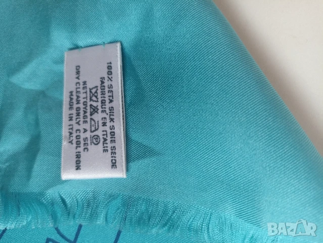 Дамски шал Yves Saint Laurent, снимка 4 - Шалове - 51073083