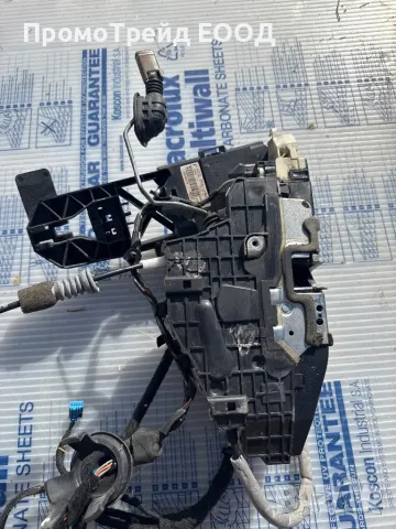 Предна лява брава основа дръжка врата Мерцедес Mercedes W221 A2217601234 A2217200835, снимка 3 - Части - 49976492