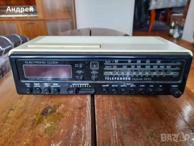 Старо радио,радиочасовник Telefunken Digitale 200, снимка 2 - Антикварни и старинни предмети - 54056799