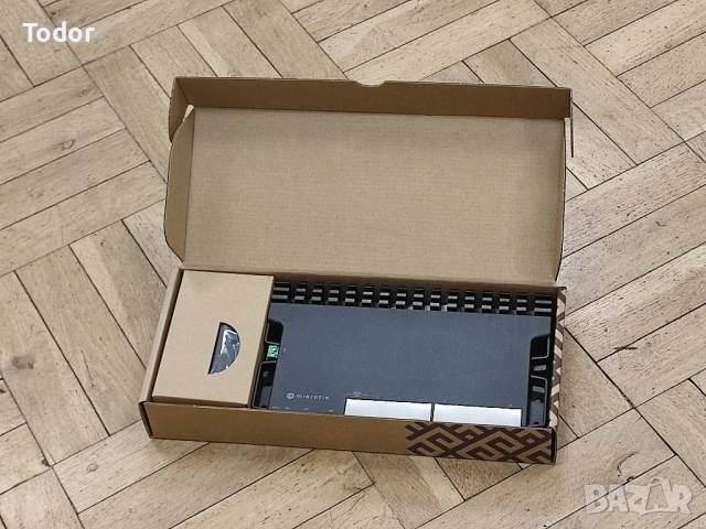 Рутер Mikrotik RB5009UG+S+IN, снимка 3 - Рутери - 53082820