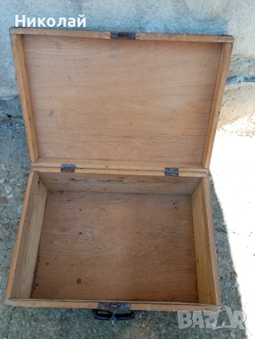Старинен дървен куфар с ключ, снимка 5 - Антикварни и старинни предмети - 51478044
