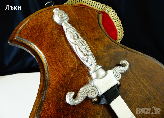 Италиански меч с дървена стойка La Balestra. , снимка 6 - Антикварни и старинни предмети - 53650441