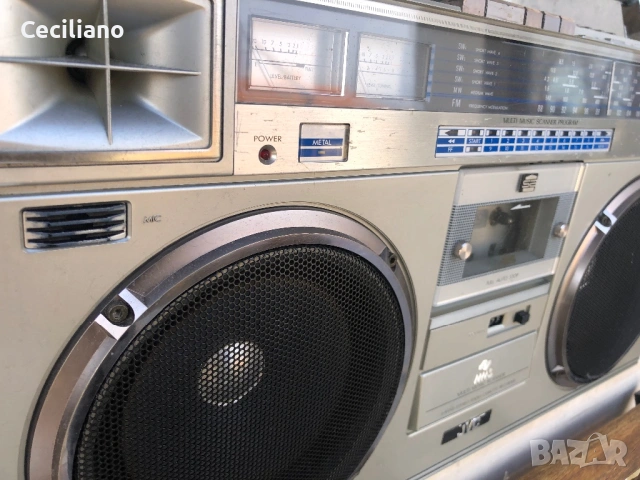 JVC RC M-70 -Радиокасетофон, снимка 2 - Радиокасетофони, транзистори - 54091580