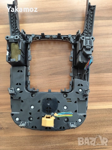 конзола за Audi A4 , снимка 3 - Аксесоари и консумативи - 53336492