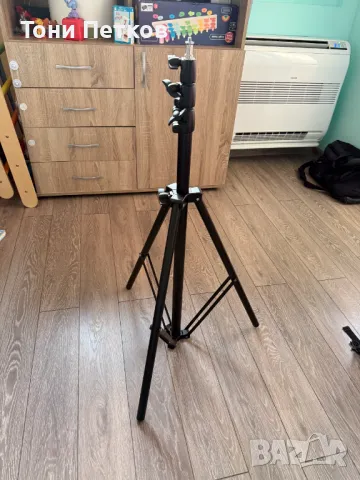 Два статива-триподи Dynaphos Studio Lighting Stand 300 Air, снимка 1 - Светкавици, студийно осветление - 48505516