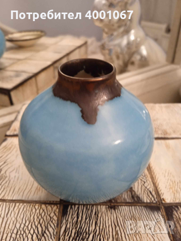 синя керамична вазичка от Англия, с печат, снимка 1 - Декорация за дома - 45026581