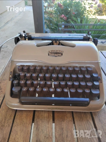Стринна и много запазена пишеща машина TRUIMPH
