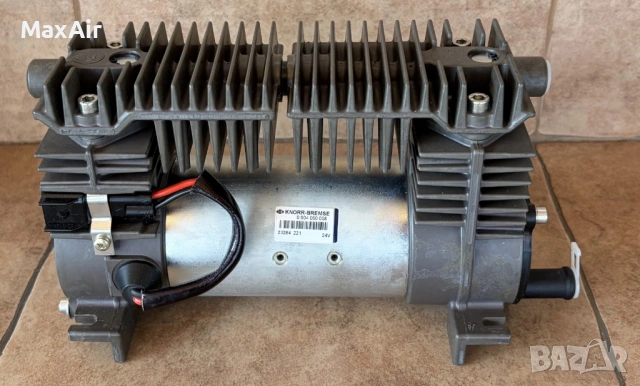 Компресор въздушни спирачки НОВ ОРИГИНАЛЕН Knorr Bremse Mercedes Vario