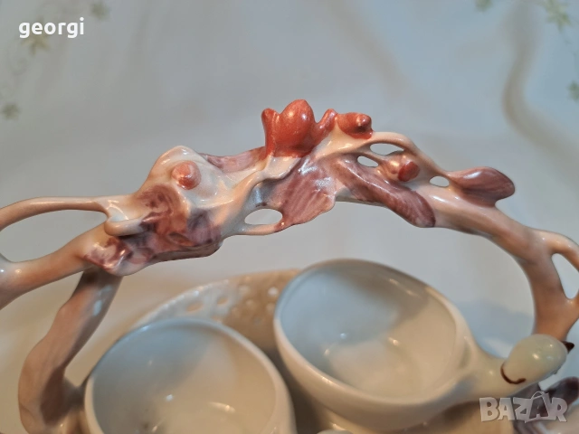 уникален порцеланов чайник гнездо с две чаши 31/3, снимка 4 - Сервизи - 53724262