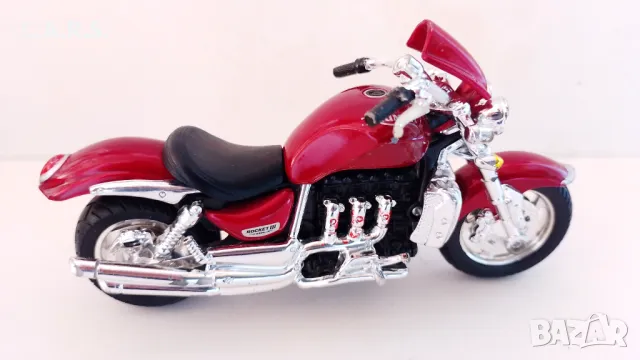 Мотор Bburago Triumph Rocket III 2009 - Мащаб 1:18, снимка 3 - Колекции - 49450935