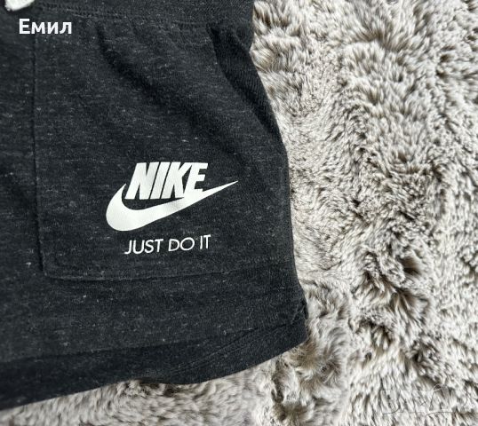 Дамски шорти Nike, Размер М, снимка 4 - Къси панталони и бермуди - 46412085