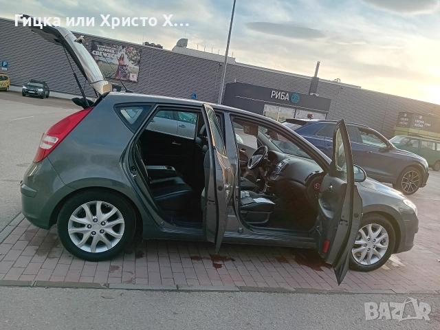 Hyundai i30 1.6i 126kc Exclusive , снимка 8 - Автомобили и джипове - 52839611