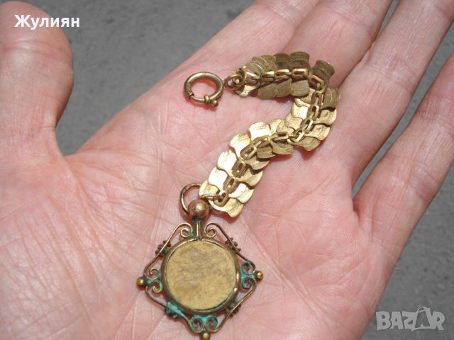 СТАР ПОЗЛАТЕН КЮСТЕК С ВИСУЛКА ЗА СНИМКИ , снимка 4 - Антикварни и старинни предмети - 46796893